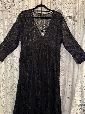 Lola P Black Lace V-Neck Maxi Dress
